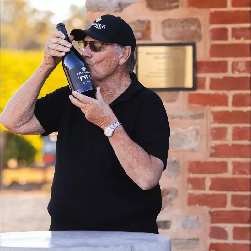 2018 TWH SHIRAZ CABERNET - Image 4